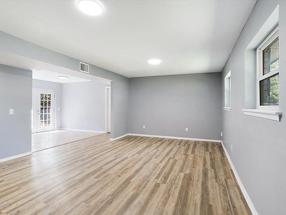 4th image of 3609 Dana Dr