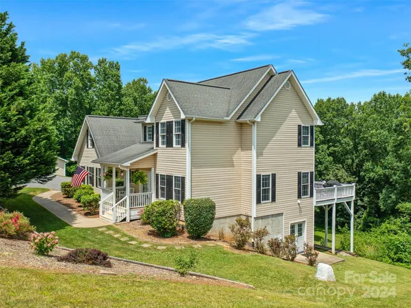 66 Azalea Dr, Weaverville, NC 28787