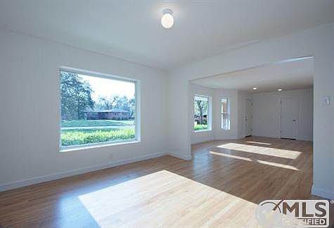 3rd image of 10621 Royal Springs Dr