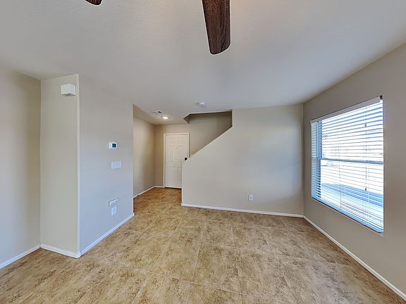 4th image of 105 Gilliflower Ave