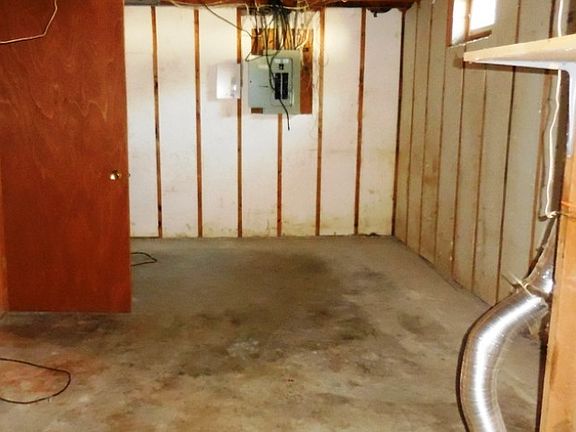 2nd image of 1863 6th St