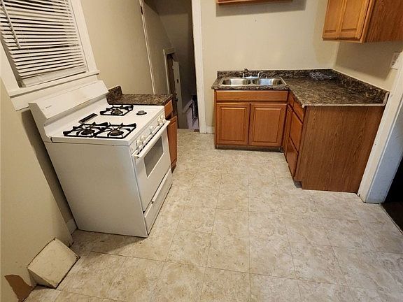 4th image of 1131 Herberich Ave