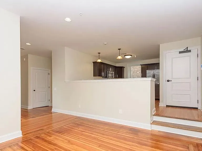 Stylish 1-Bedroom Apartment with Modern Upgrades in Cohoes — Photo 26