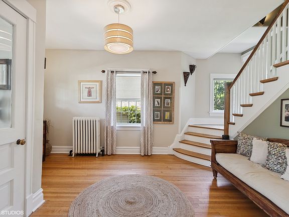 4th image of 621 Asbury Ave