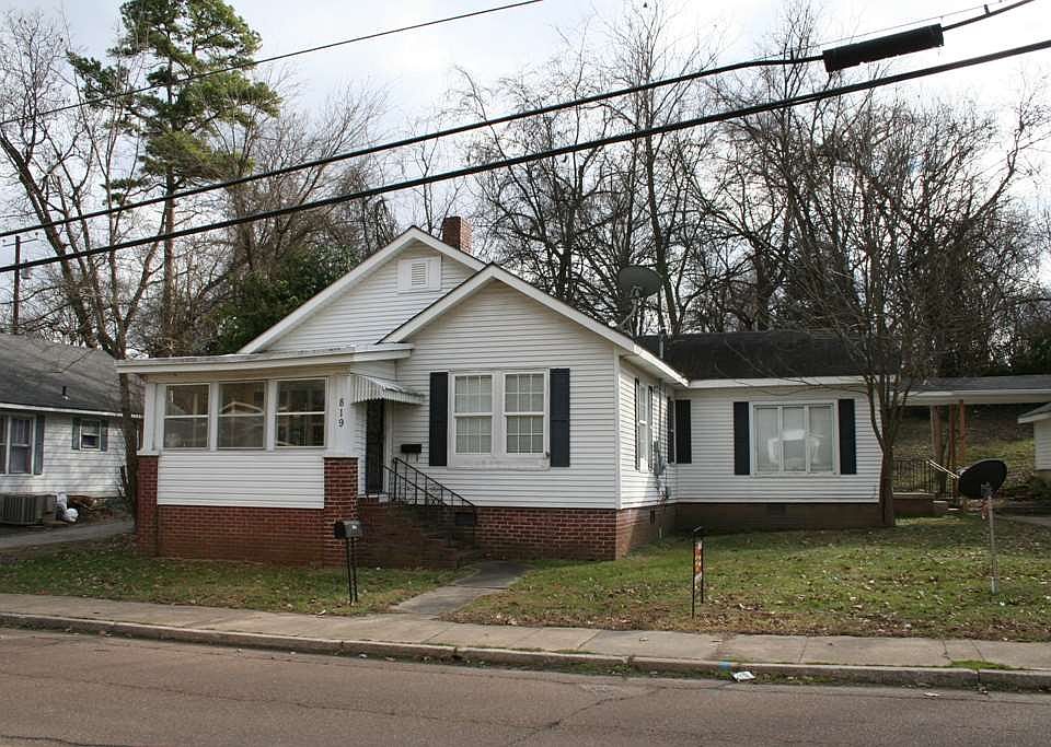 1st image of 819 Phillips St