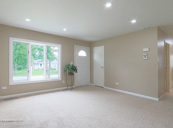 3rd image of 369 E Altgeld Ave