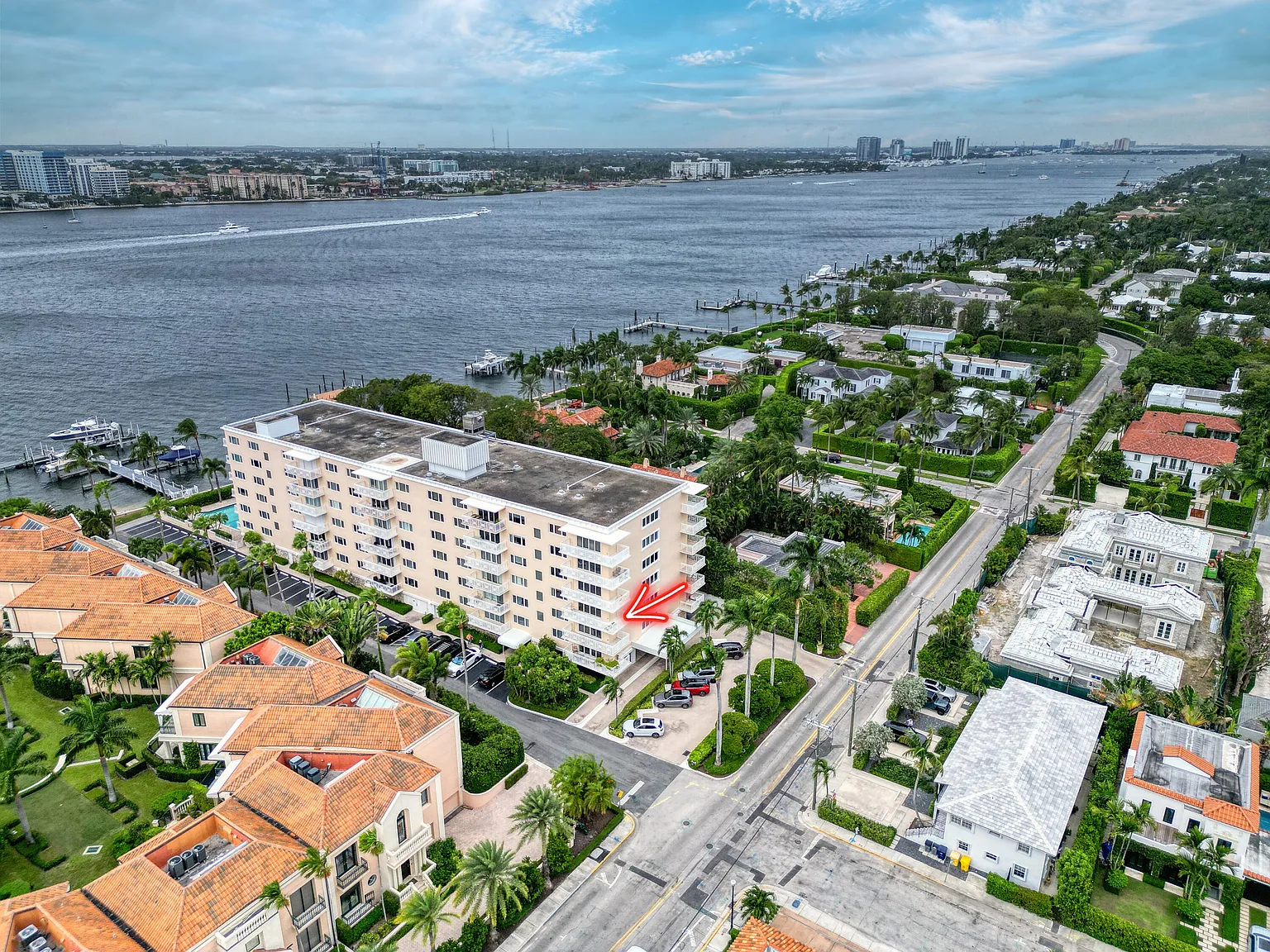 1 bed, 1.0 bath, 850 sqft, $10,000 — Photo 2