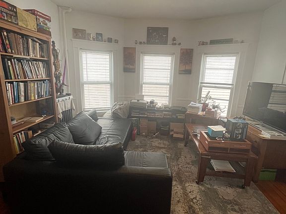 3rd image of 9 Windsor Rd #1