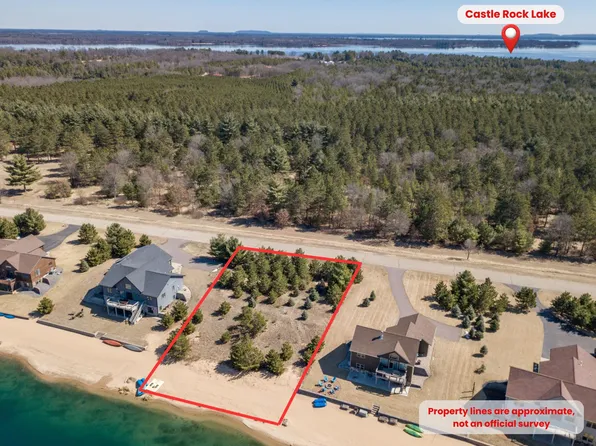 N7593 S Stone Gate Dr, New Lisbon, WI 53950