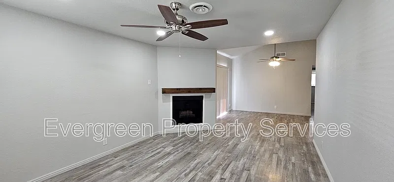 2 bed, 1.0 bath, 963 sqft, $2,200 — Photo 2