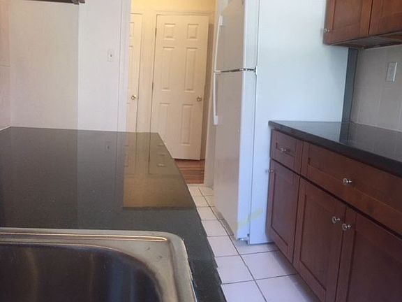 3rd image of 62-64 Saunders St APT J2