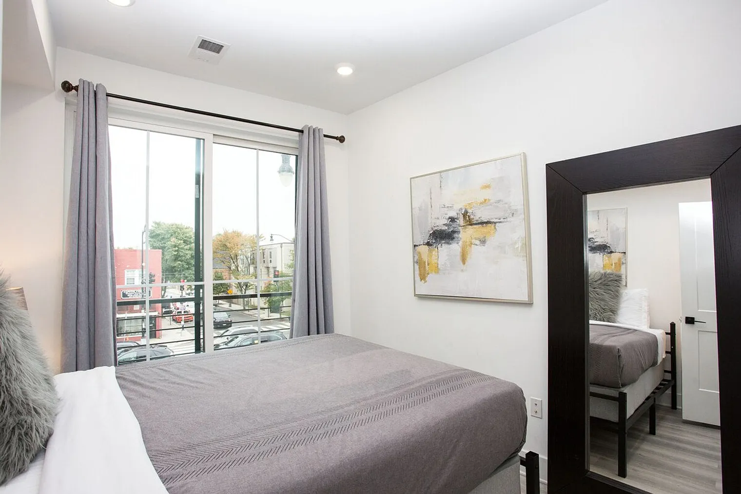 2 bed, 1.0 bath, $4,872 — Photo 4
