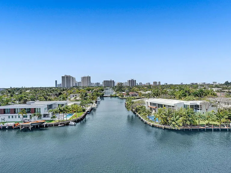 401 Golden Isles Dr #705 — Photo 40