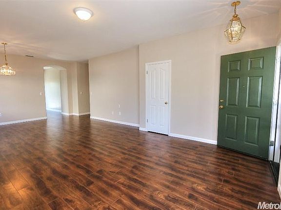 4th image of 3166 Saginaw St