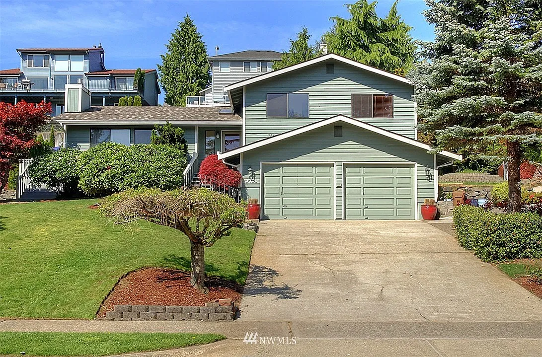 3714 Northshore Boulevard NE photo 1