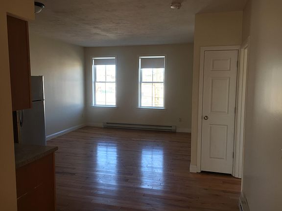 3rd image of 64 W Hollis St #P2wfbpp8w