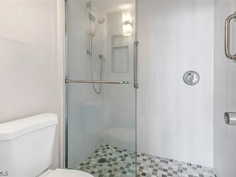 140 Seaview Ct #1504 — Photo 12