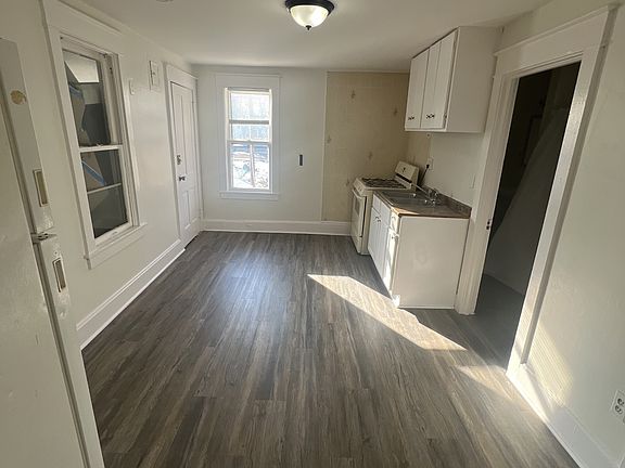 2nd image of 875 Burr St #2
