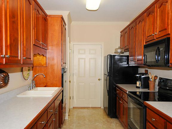 4th image of 215 Savannah Park Dr