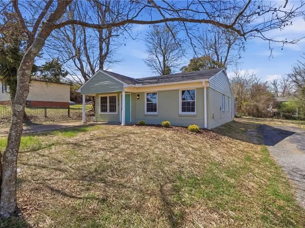 1014 Moody St, Greensboro, NC 27401