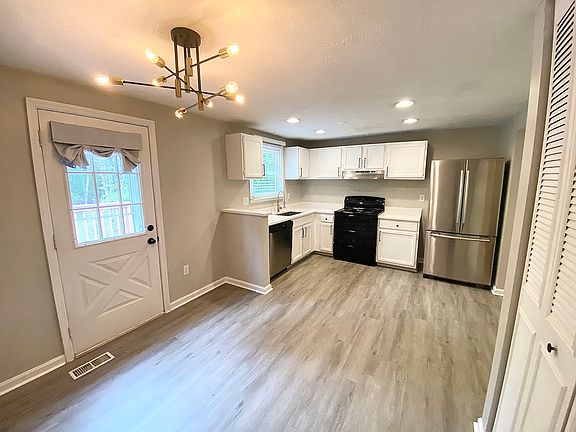 3rd image of 8229 Lexington Dr