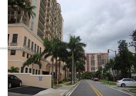 5th image of 17560 Atlantic Blvd APT 316