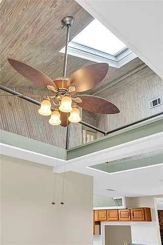 4 bed, 2.0 bath, 1875 sqft, $2,100 — Photo 3