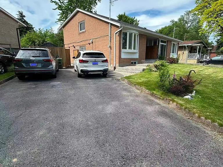 2 Lynedock Cres — Photo 2