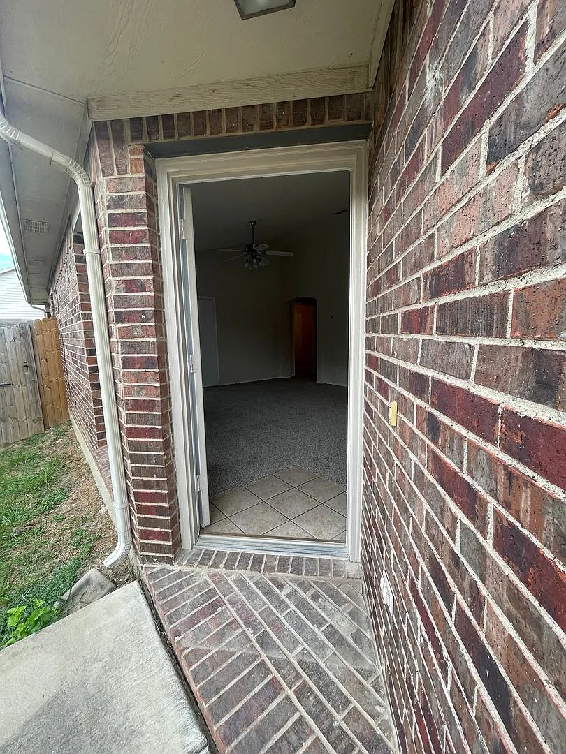 Move in ready Updated 3/2/2 — Photo 3