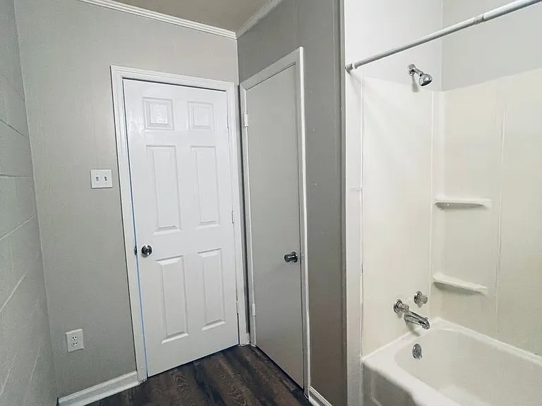 Studio Apartment Near Downtown Lewisburg MoveIn Special Available — Photo 5