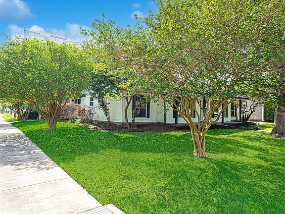 5th image of 2103 Blue Willow Dr