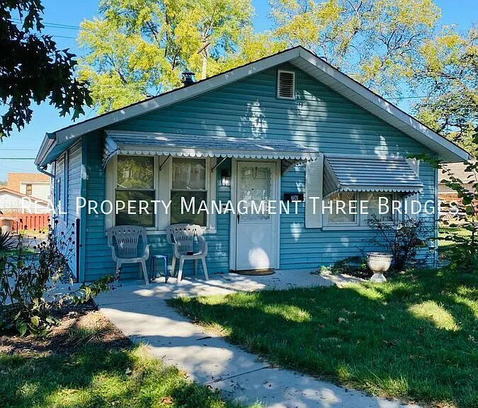 7061 Pernod Ave — Photo 15
