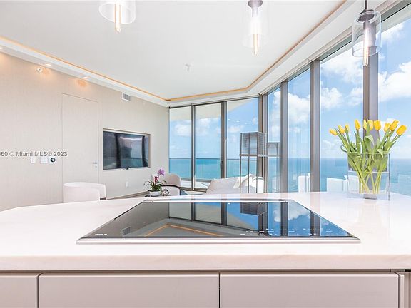 4th image of 18975 SE Collins Ave #4204