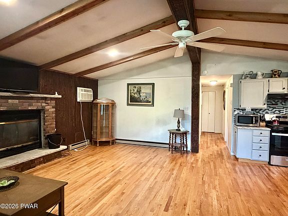 4th image of 215 Stirrup Ln