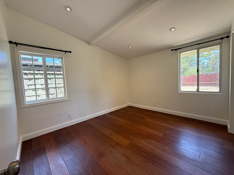19516 Ingomar St — Photo 30
