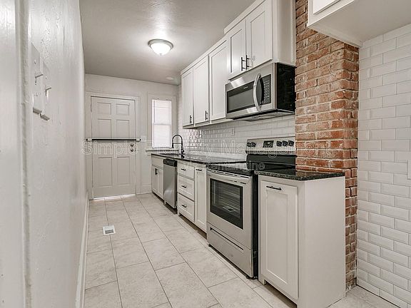 5th image of 943 East Dr