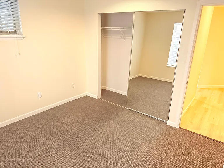 Lee Plaza — Photo 15