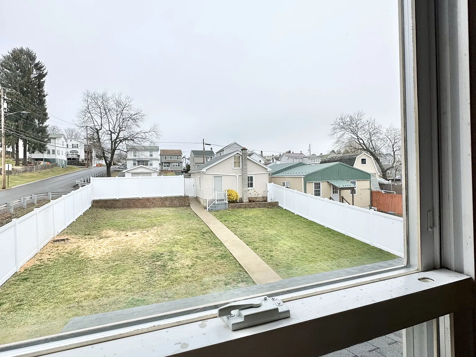 3 bed, 1878 sqft, $2,195 — Photo 1