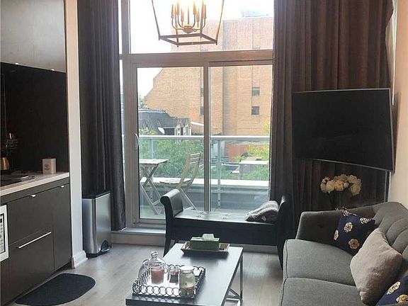 4th image of 155 Yorkville Ave #302