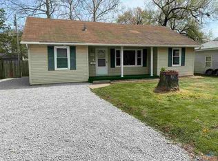 802 S 6th St, Clinton, MO 64735