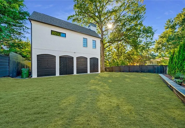538 Park Dr NE — Photo 57