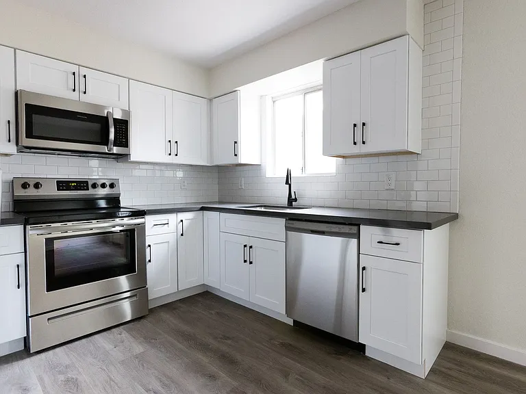 85 W Willetta St — Photo 3