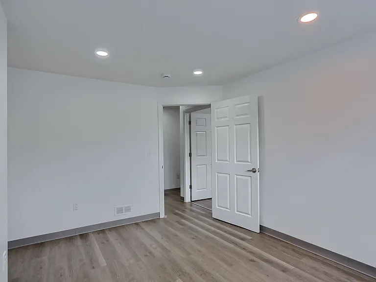124 Kathleen Dr #1 — Photo 28
