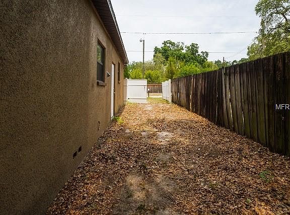 5th image of 905 E Lambright St