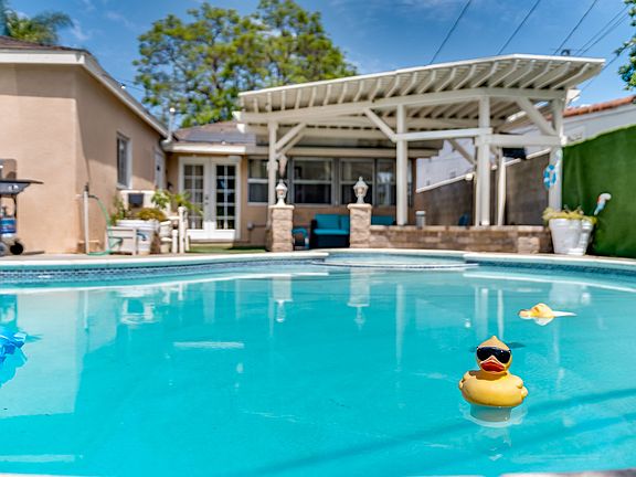 5th image of 5937 Cerritos Ave