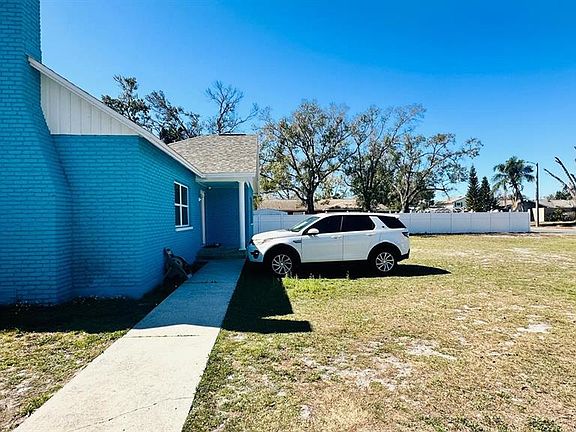 3rd image of 6804 Barry Rd