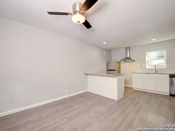 2nd image of 218 Natalen Ave APT 5