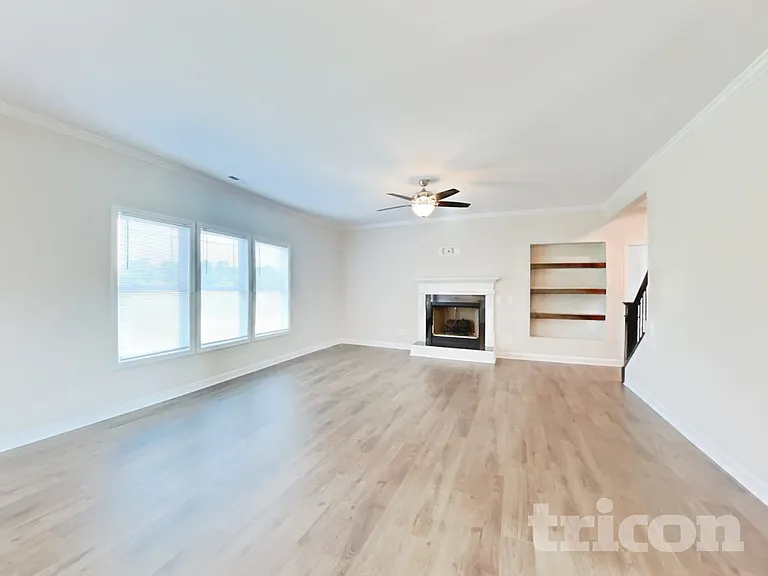94 Hazelwood Rd — Photo 2