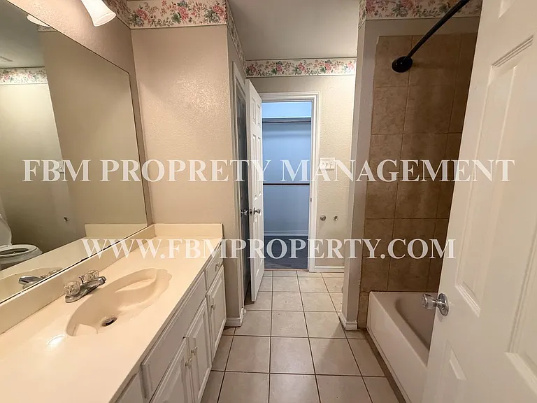 1219 S Mulberry St — Photo 9