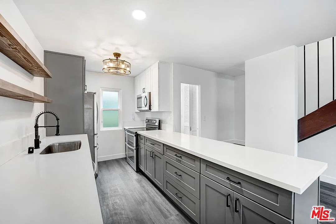 2 bed, 1.5 bath, 1007 sqft, $4,850 — Photo 3